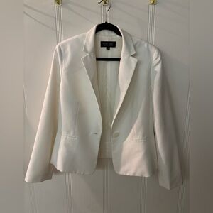 Stunning white Evan Picone Single-Button Tailored Blazer